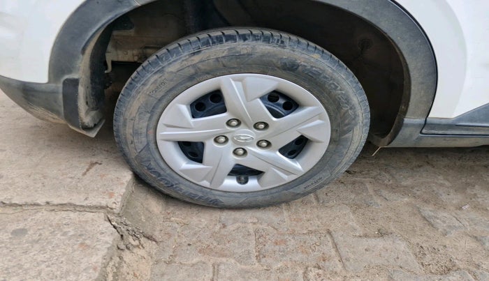2019 Hyundai VENUE S 1.2, Petrol, Manual, 28,592 km, tyre