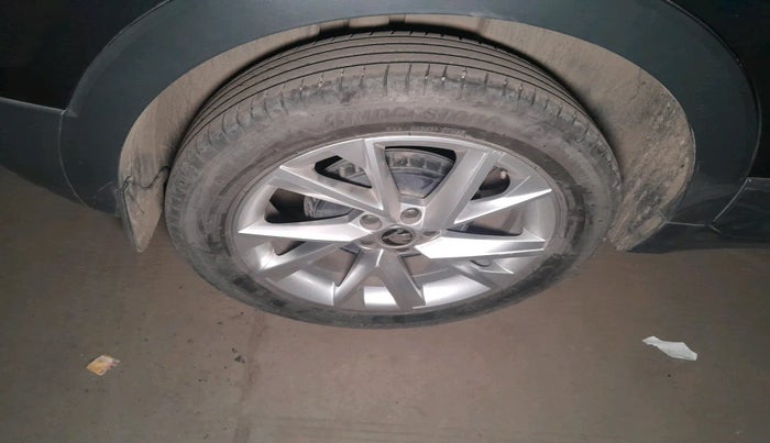 2024 Skoda SLAVIA STYLE 1.0L TSI AT, Petrol, Automatic, 26,288 km, tyre