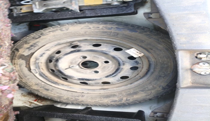 2012 Maruti Wagon R 1.0 LXI, Petrol, Manual, 85,116 km, tyre