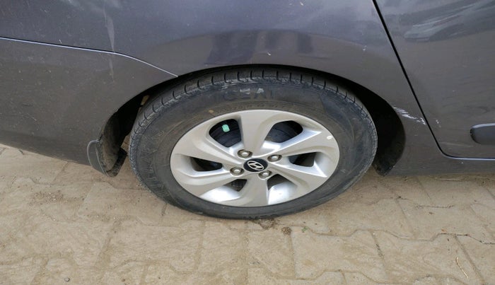 2017 Hyundai Xcent SX 1.2, Petrol, Manual, 48,381 km, tyre