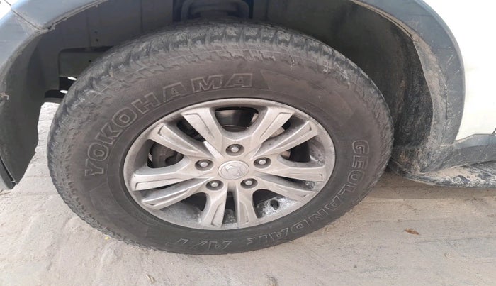 2015 Ssangyong Rexton RX7, Diesel, Automatic, 1,99,714 km, tyre
