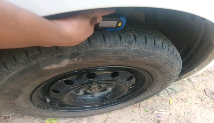 2015 Maruti Swift Dzire VDI, Diesel, Manual, 1,25,612 km, tyre