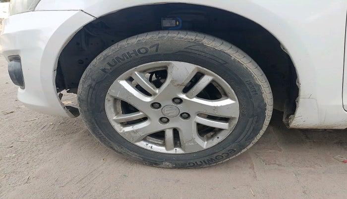 2012 Maruti Swift Dzire ZXI, Petrol, Manual, 1,23,745 km, tyre