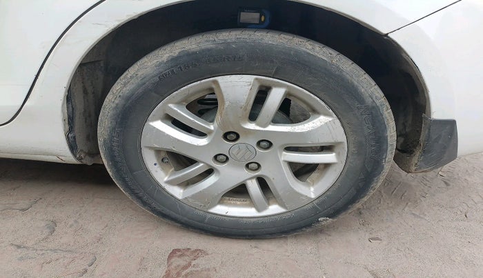 2012 Maruti Swift Dzire ZXI, Petrol, Manual, 1,23,745 km, tyre