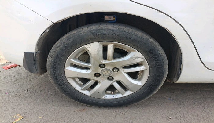 2012 Maruti Swift Dzire ZXI, Petrol, Manual, 1,23,745 km, tyre