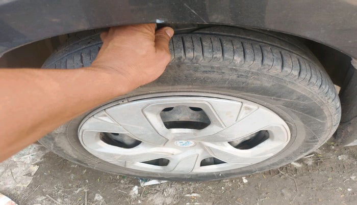 2014 Maruti Ertiga VXI CNG, Petrol, Manual, 1,41,018 km, tyre