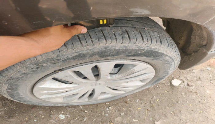 2014 Maruti Ertiga VXI CNG, Petrol, Manual, 1,41,018 km, tyre