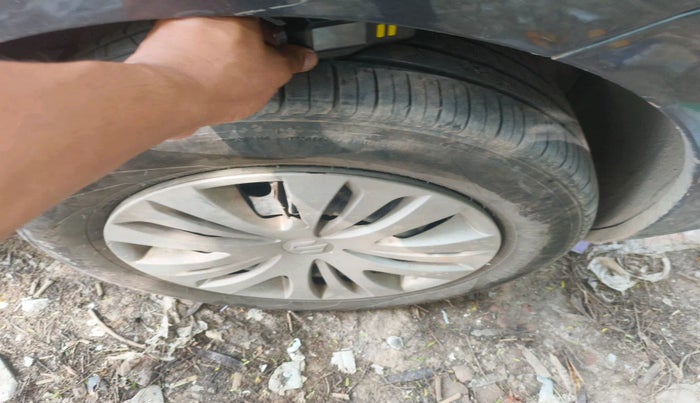 2014 Maruti Ertiga VXI CNG, Petrol, Manual, 1,41,018 km, tyre