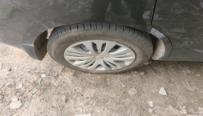 2014 Maruti Ertiga VXI CNG, Petrol, Manual, 1,41,018 km, tyre