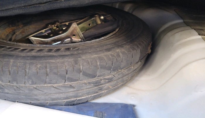 2010 Hyundai Verna TRANSFORM 1.6 SX VTVT, Petrol, Manual, 26,410 km, tyre