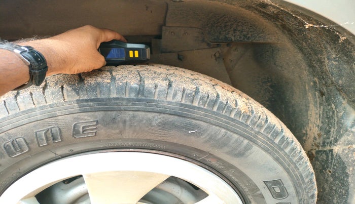 2011 Mahindra Scorpio M2DI, Diesel, Manual, 1,96,261 km, tyre