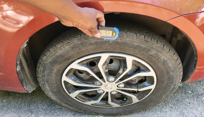 2010 Maruti Swift VXI, Petrol, Manual, 1,00,500 km, tyre