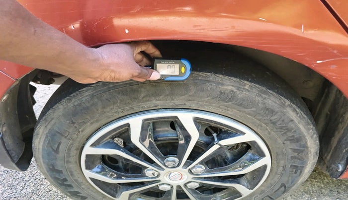 2010 Maruti Swift VXI, Petrol, Manual, 1,00,500 km, tyre