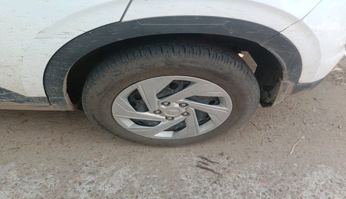 2021 Hyundai VENUE SX 1.5 CRDI, Diesel, Manual, 1,07,500 km, tyre