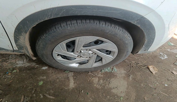 2021 Hyundai VENUE SX 1.5 CRDI, Diesel, Manual, 1,07,500 km, tyre