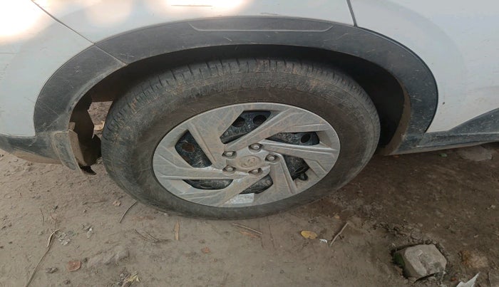 2021 Hyundai VENUE SX 1.5 CRDI, Diesel, Manual, 1,07,500 km, tyre