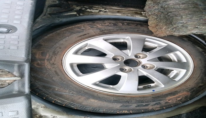 2010 Maruti Swift ZXI, Petrol, Manual, 78,282 km, tyre