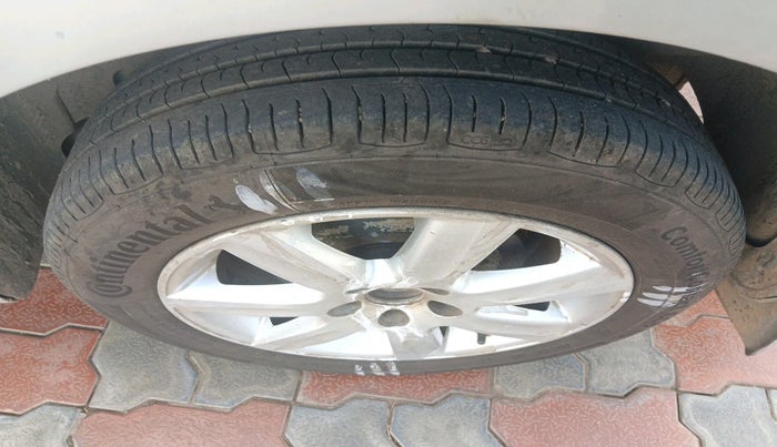 2011 Volkswagen Vento HIGHLINE PETROL AT, Petrol, Automatic, 1,10,447 km, tyre