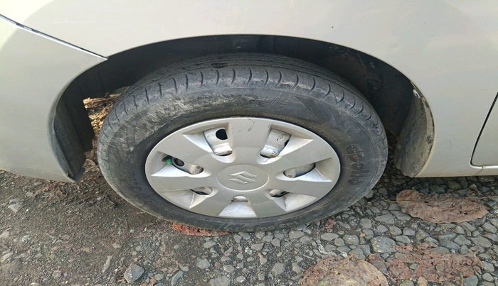 2015 Maruti Wagon R 1.0 LXI CNG, Petrol, Manual, 1,17,654 km, tyre