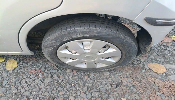 2015 Maruti Wagon R 1.0 LXI CNG, Petrol, Manual, 1,17,654 km, tyre