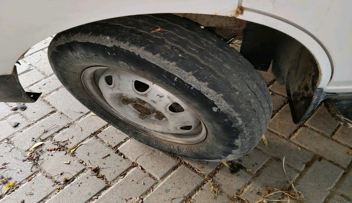 2012 Maruti Eeco 7 STR, Petrol, Manual, 1,01,372 km, tyre