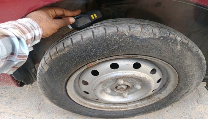 2012 Maruti Wagon R 1.0 LXI, Petrol, Manual, 1,07,441 km, tyre
