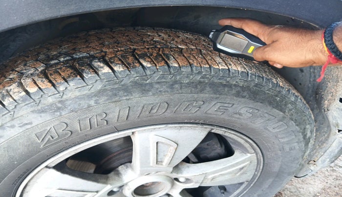 2013 Mahindra XUV500 W8, Diesel, Manual, 1,98,739 km, tyre