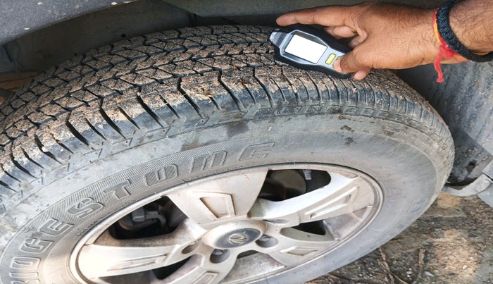 2013 Mahindra XUV500 W8, Diesel, Manual, 1,98,739 km, tyre