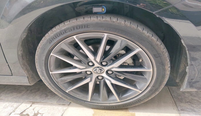 2023 Toyota Camry HYBRID, Hybrid, Automatic, 23,027 km, tyre