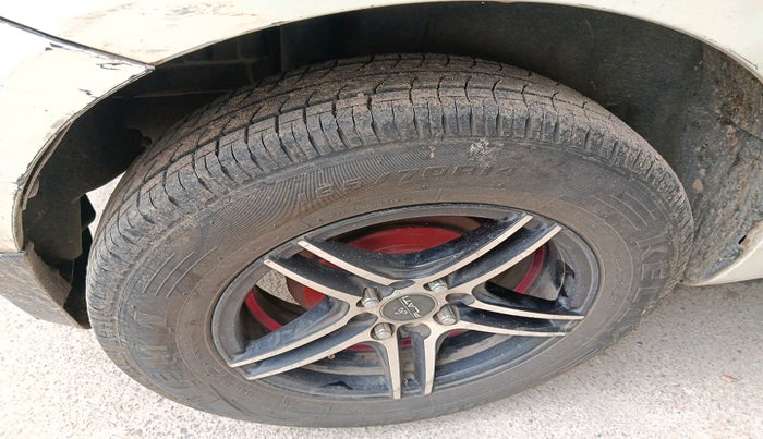 2015 Maruti Swift LDI, Diesel, Manual, 1,11,854 km, tyre
