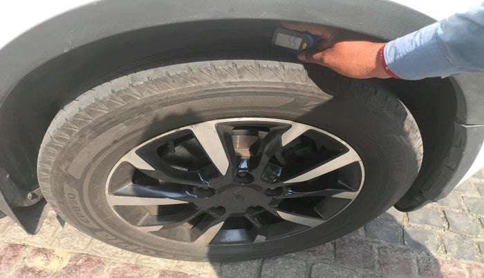 2018 Mahindra XUV500 W11 AT, Diesel, Automatic, 1,12,023 km, tyre