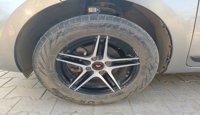 2022 Maruti Dzire VXI CNG, Petrol, Manual, 37,083 km, tyre