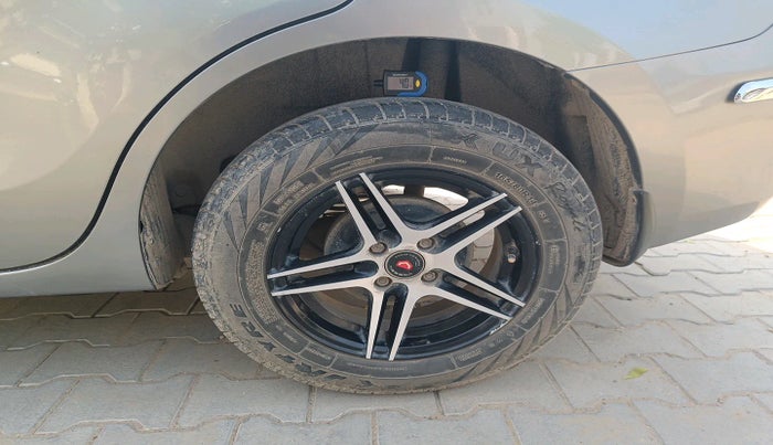 2022 Maruti Dzire VXI CNG, Petrol, Manual, 37,083 km, tyre