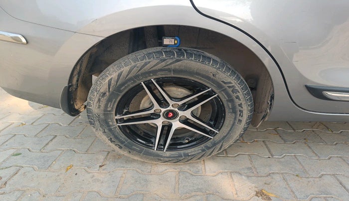 2022 Maruti Dzire VXI CNG, Petrol, Manual, 37,083 km, tyre