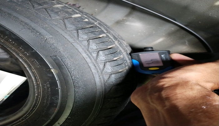 2021 Renault Kwid RXT 1.0 (O), Petrol, Manual, 1,03,297 km, tyre