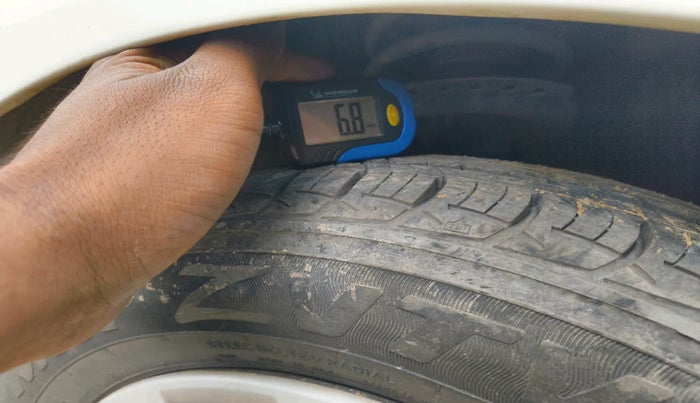 2012 Hyundai i20 MAGNA (O) 1.2, Petrol, Manual, 1,20,524 km, tyre