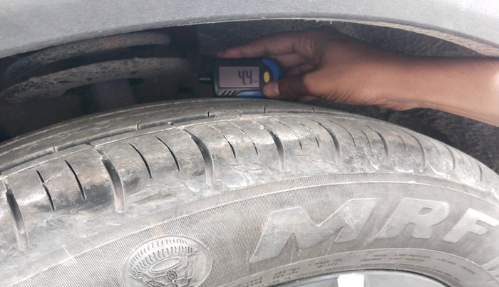 2022 Mahindra XUV700 AX 5 P AT 5 STR, Petrol, Automatic, 42,799 km, tyre