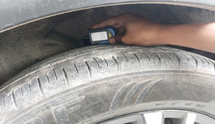 2022 Mahindra XUV700 AX 5 P AT 5 STR, Petrol, Automatic, 42,129 km, tyre