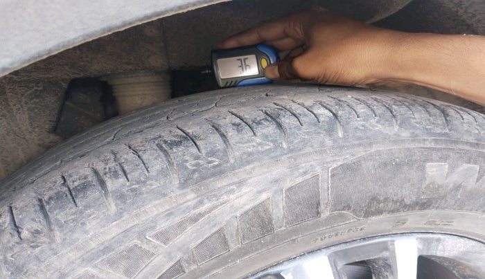 2022 Mahindra XUV700 AX 5 P AT 5 STR, Petrol, Automatic, 42,799 km, tyre