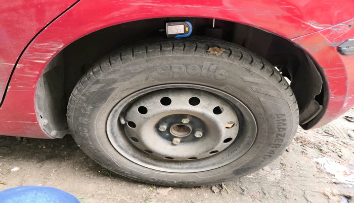 2013 Maruti Swift VXI, Petrol, Manual, 59,990 km, tyre