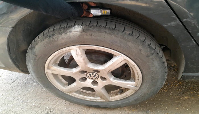 2013 Volkswagen Vento HIGHLINE DIESEL 1.6, Diesel, Manual, 1,26,883 km, tyre