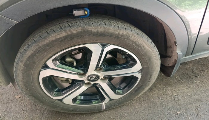 2022 Tata NEXON XMA SUNROOF PETROL, Petrol, Automatic, 29,793 km, tyre