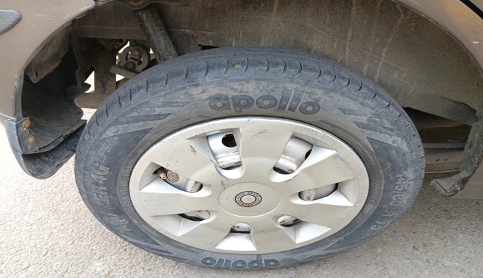 2014 Maruti Wagon R 1.0 LXI, Petrol, Manual, 78,000 km, tyre