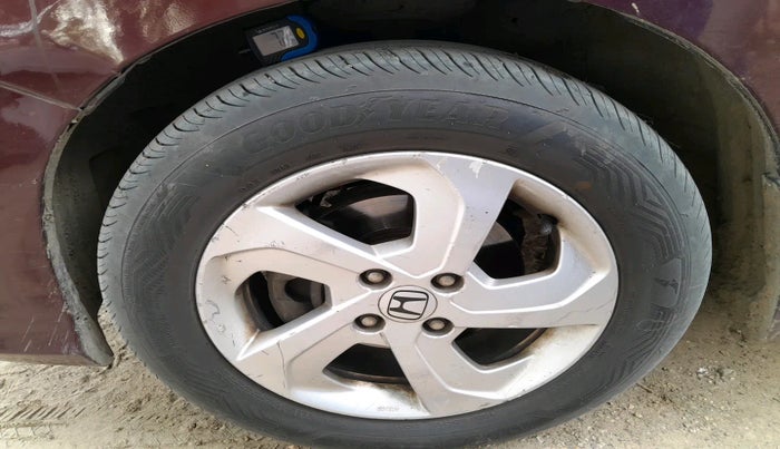 2014 Honda City 1.5L I-DTEC V, Diesel, Manual, 2,43,779 km, tyre