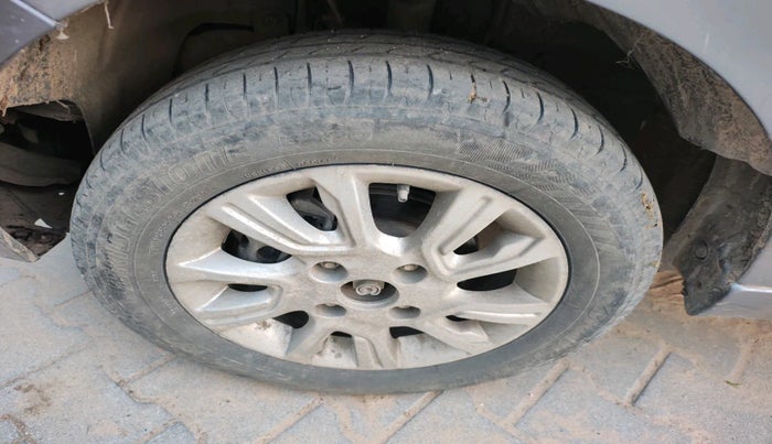 2018 Tata Tiago XZ PETROL, Petrol, Manual, 1,40,874 km, tyre