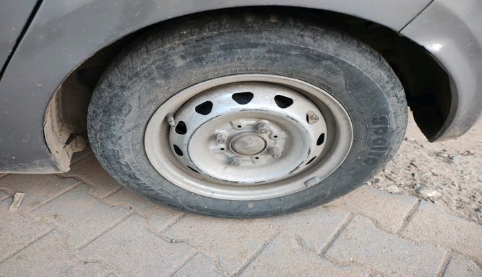 2018 Tata Tiago XZ PETROL, Petrol, Manual, 1,40,874 km, tyre