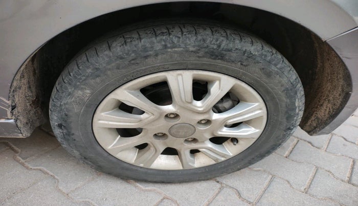 2018 Tata Tiago XZ PETROL, Petrol, Manual, 1,40,874 km, tyre