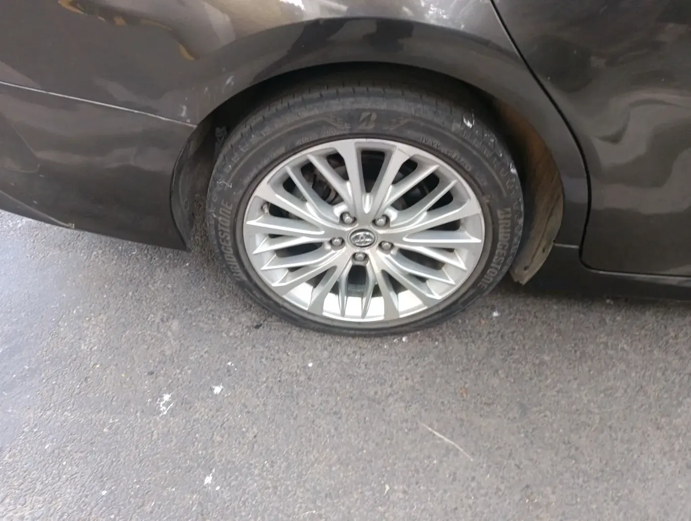 2019 Toyota Camry HYBRID, Hybrid, Automatic, 64,775 km, tyre