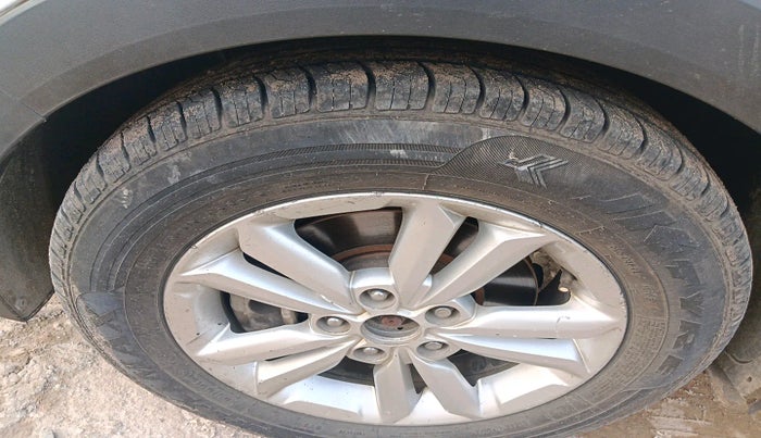 2015 Hyundai Creta SX PLUS AT 1.6 DIESEL, Diesel, Automatic, 1,27,035 km, tyre