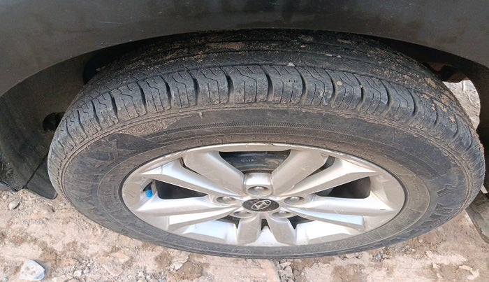 2015 Hyundai Creta SX PLUS AT 1.6 DIESEL, Diesel, Automatic, 1,27,035 km, tyre